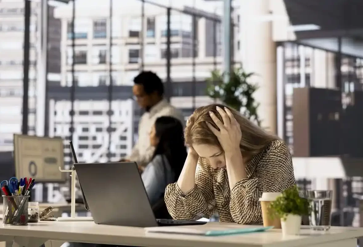 Burnout: ce înseamnă și cum apare acest sindrom?