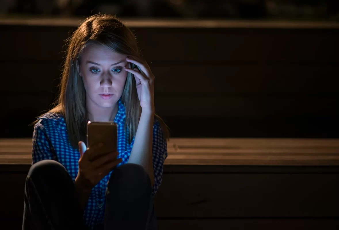Gaslighting-ul: care sunt tehnicile de manipulare psihologică și cum să te ferești de ele?