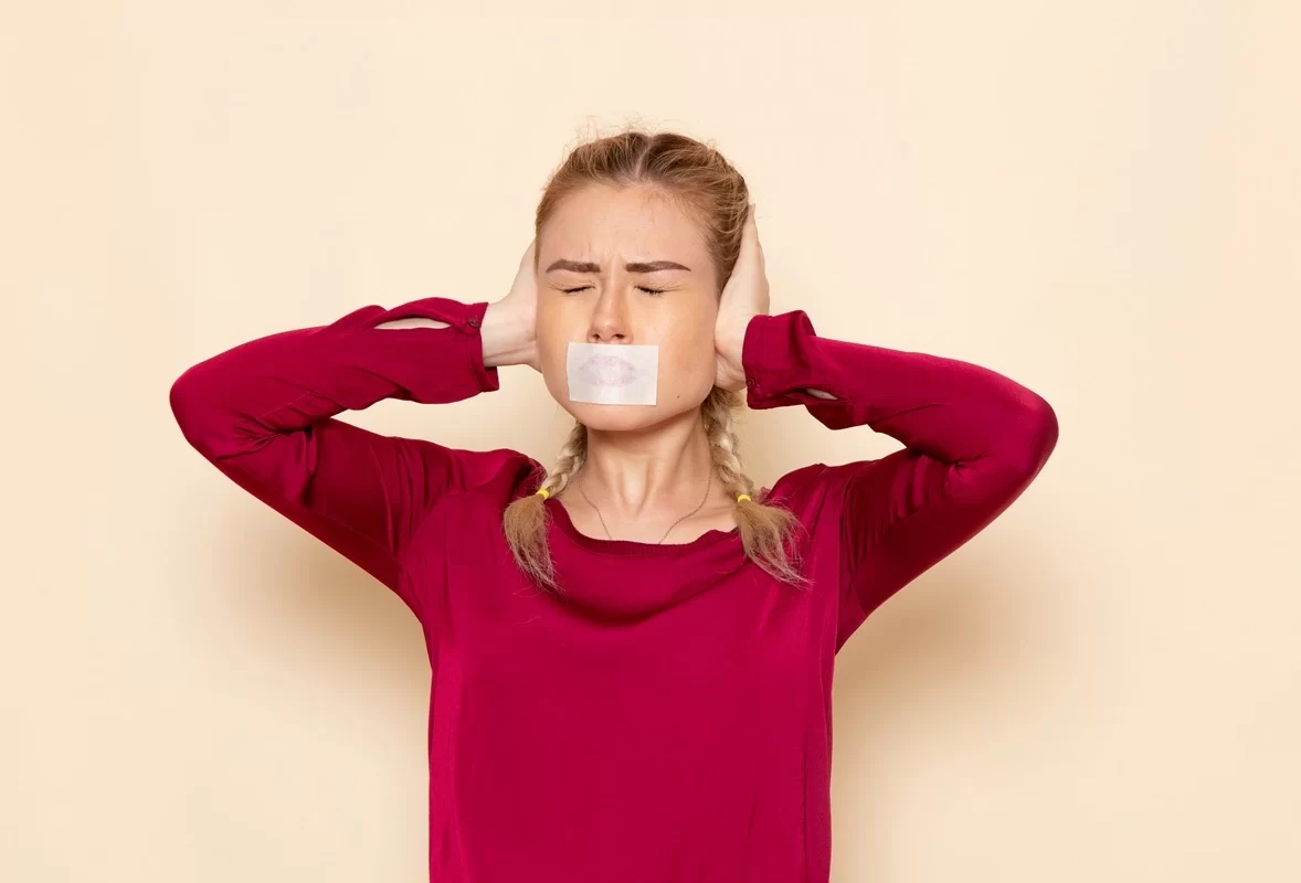 Sindromul Tourette: cauze, simptome frecvente, diagnostic și tratament