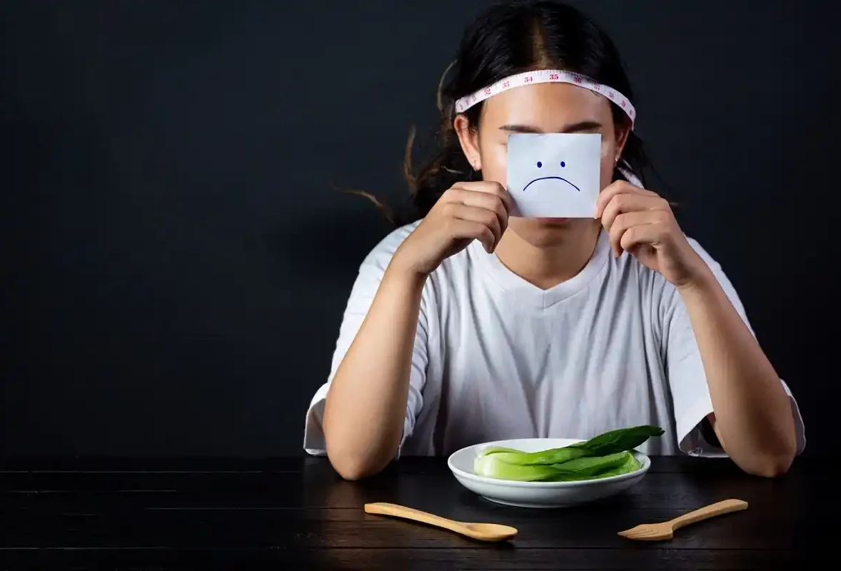 Bulimia – ce este, de câte tipuri poate fi și ce tratamente există? Ghid util